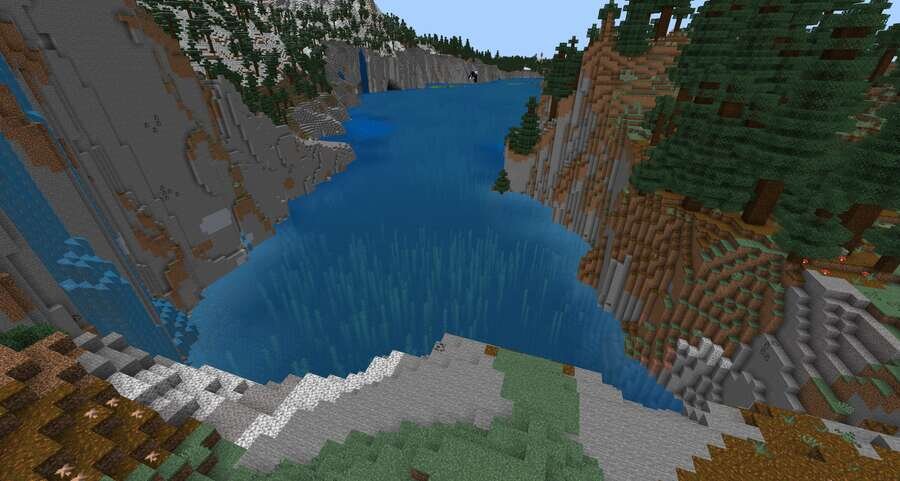 Вид на гавань с верхнего берега