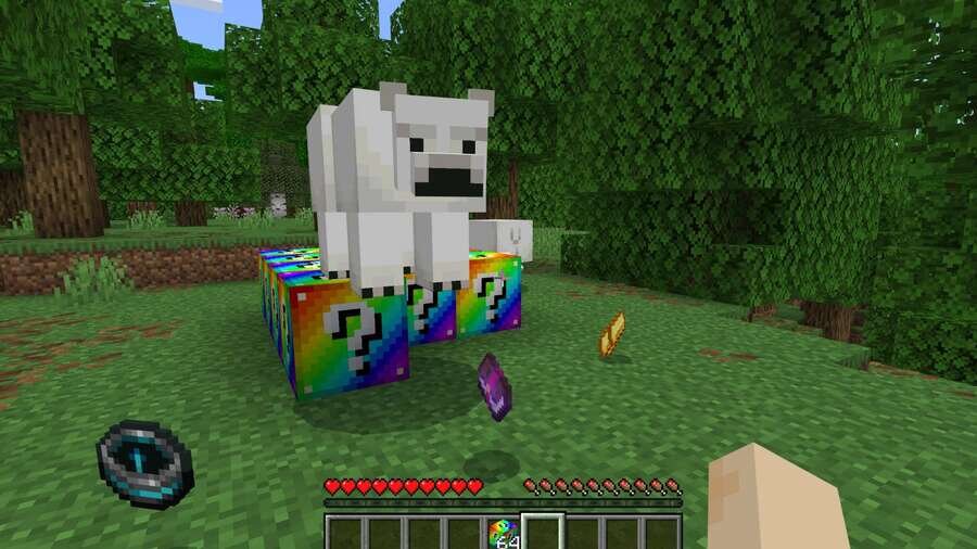 Белый медведь на Радужном блоке