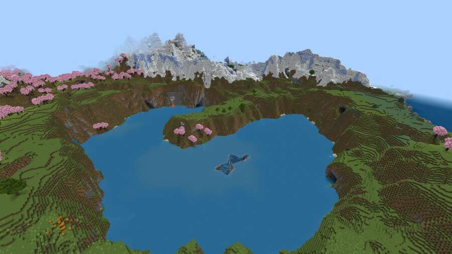 Вид на небольшой полуостров посреди озера на фоне гор