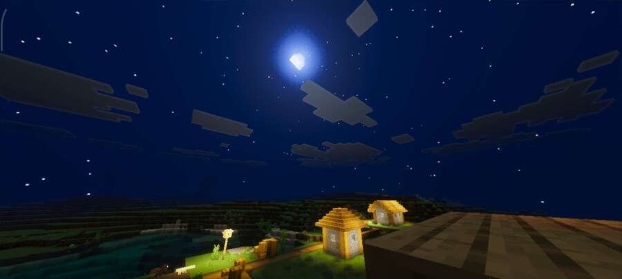 Луна ярко светит ночью