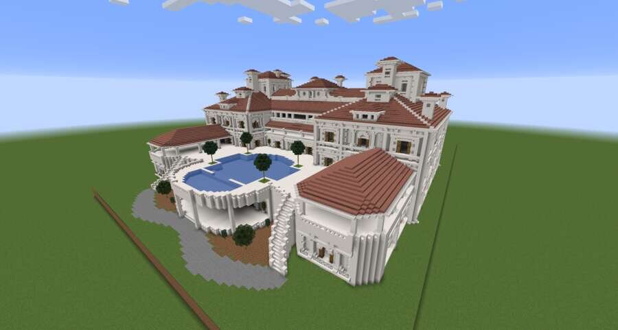 Огромный особняк вид сзади