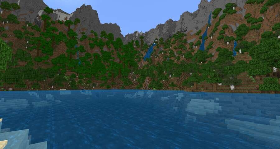 Вид на озеро и горы вблизи