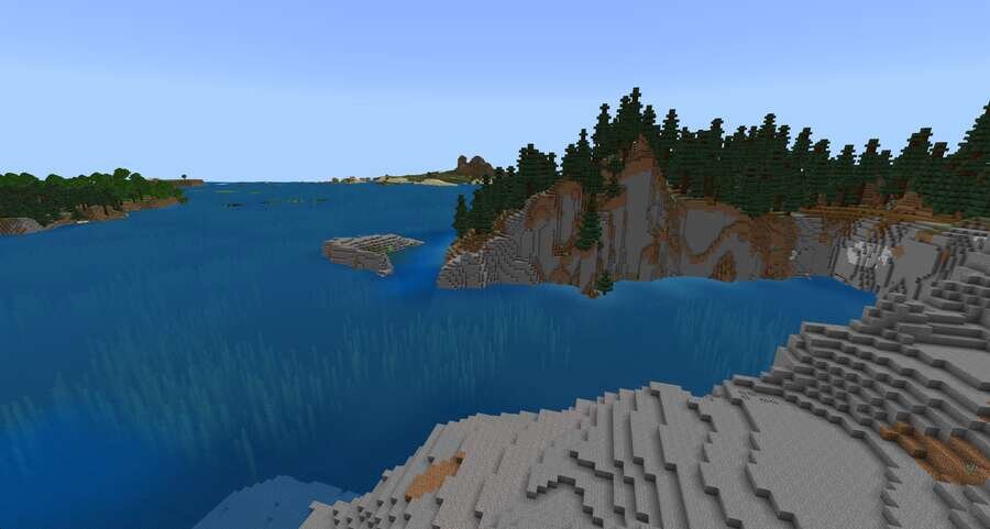 Вид на гавань с с бокового берега