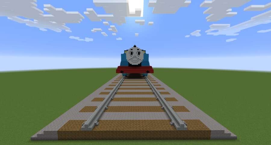 Паровозик Томас вид спереди