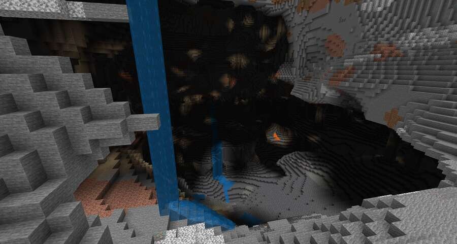 Открытая, мощная пещера на фоне водопада