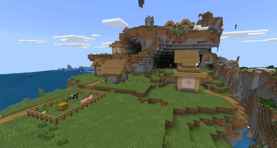 Домики на самой скале на фоне неба