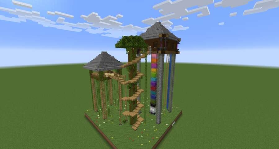 Цветной дом на дереве вид спереди