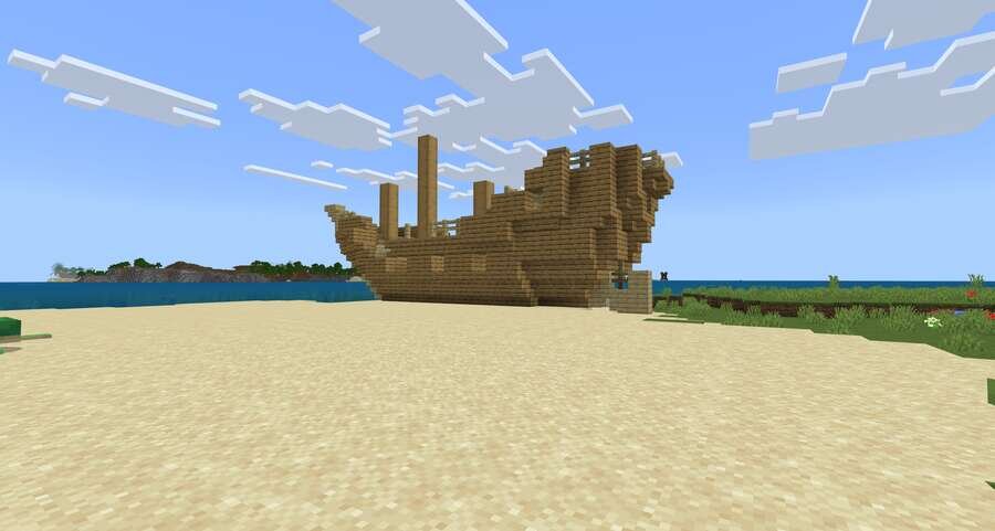 Вид на кораблик на песчаном пляже