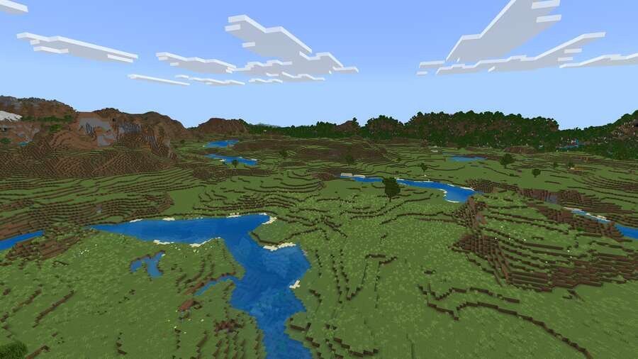 Большие, красивые, ровные поляны с речкой